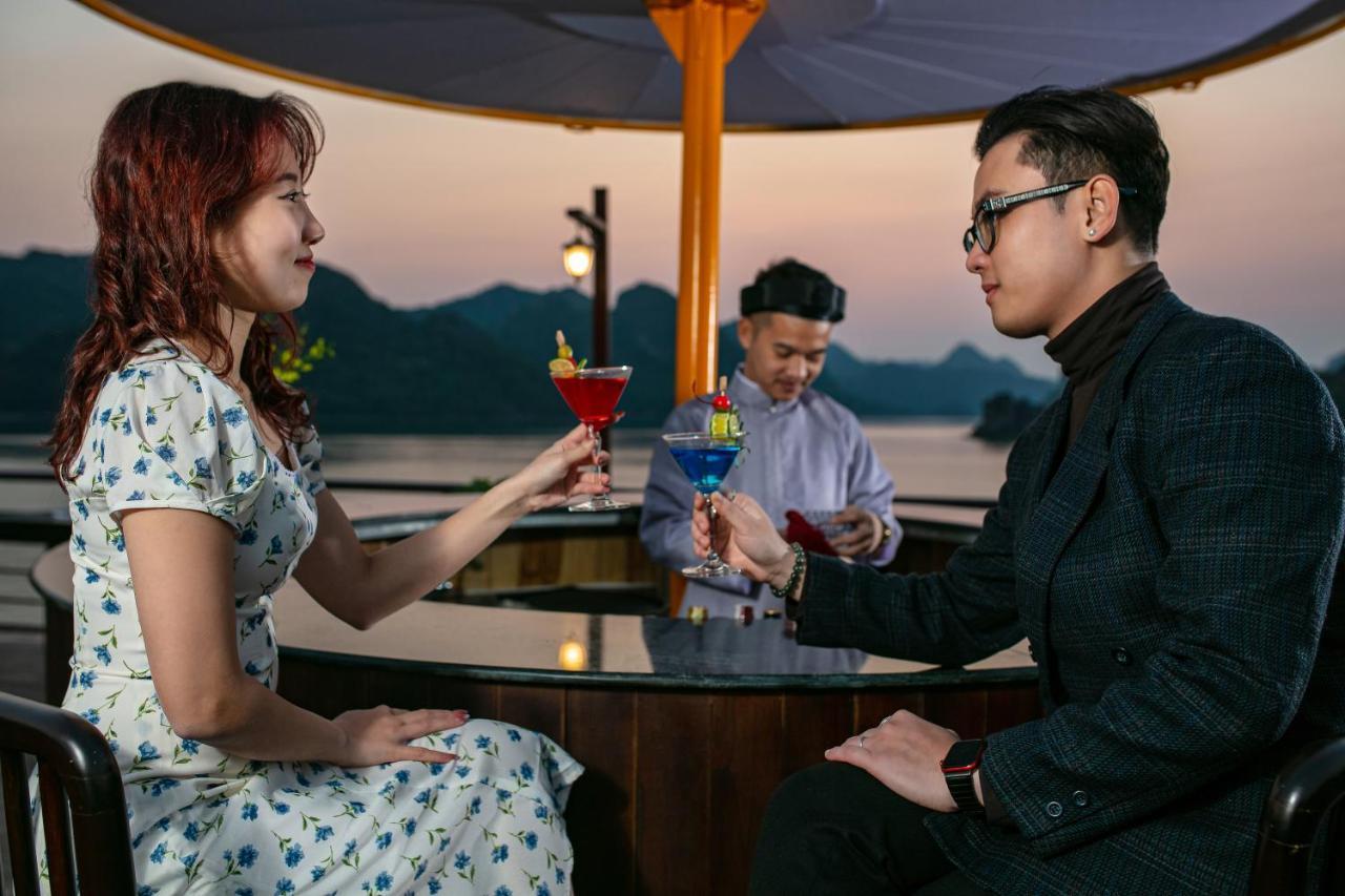 Nostalgia Halong Cruise Hotel Ha Long Exterior photo